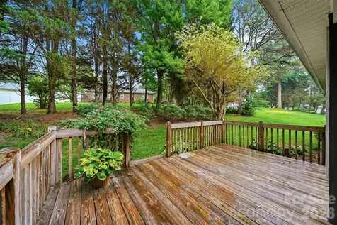 5666 Gold Creek Bay Drive Hickory NC 28601