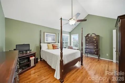 5666 Gold Creek Bay Drive Hickory NC 28601