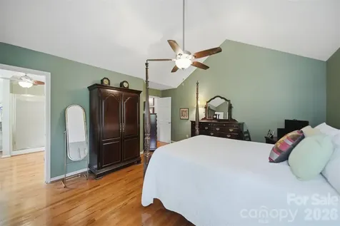 5666 Gold Creek Bay Drive Hickory NC 28601