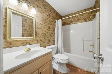 5666 Gold Creek Bay Drive Hickory NC 28601