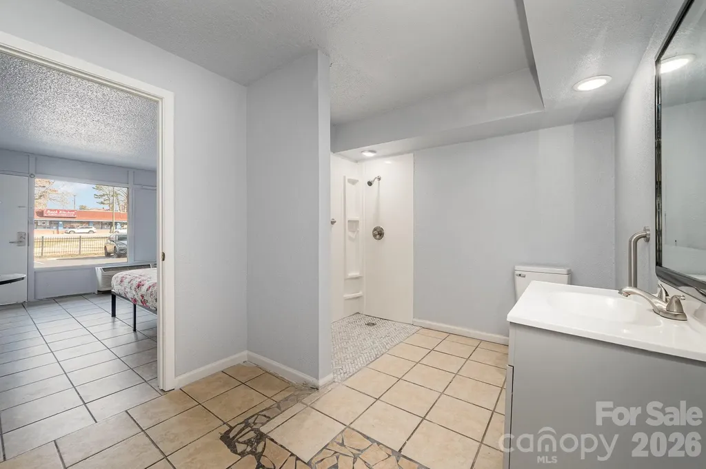 325 SW Hwy 70 Highway Hickory NC 28602