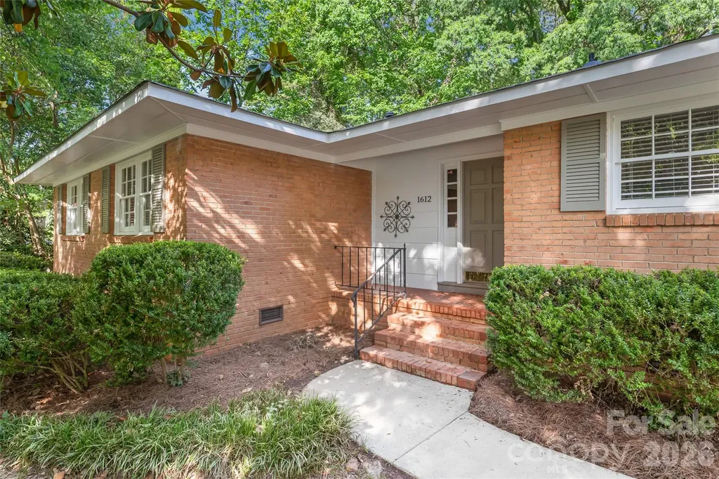 1612 Redcoat Drive Charlotte NC 28211