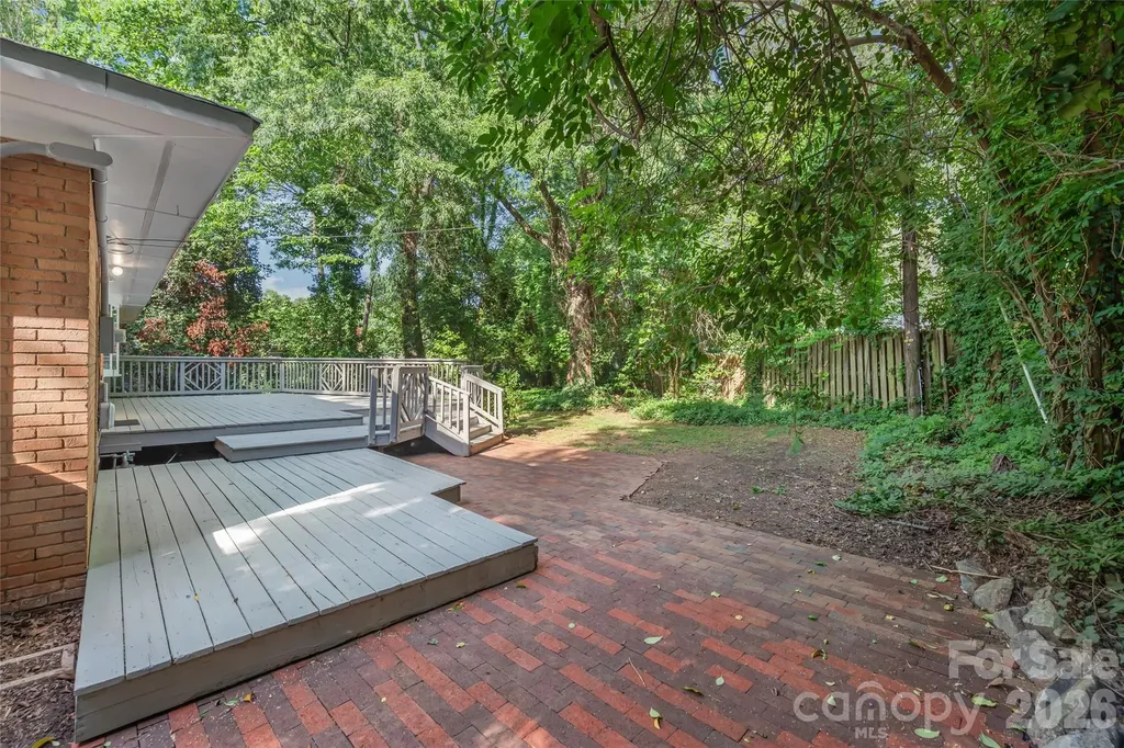 1612 Redcoat Drive Charlotte NC 28211