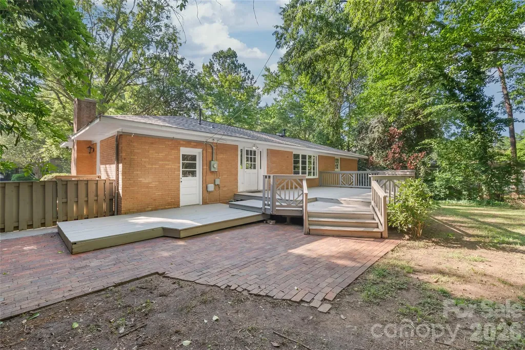 1612 Redcoat Drive Charlotte NC 28211