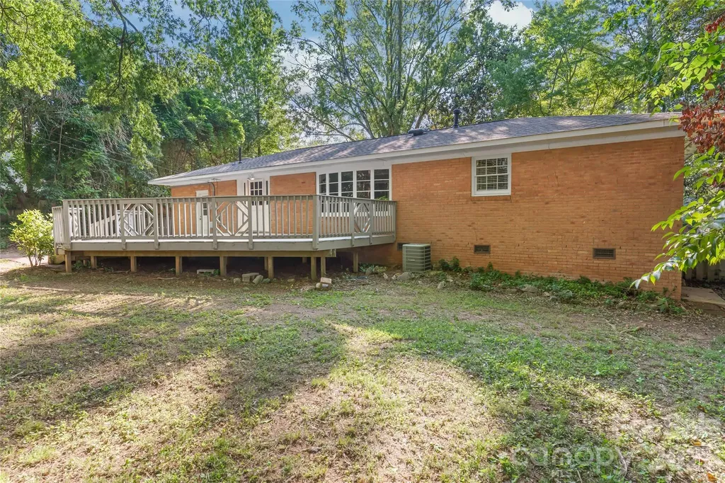 1612 Redcoat Drive Charlotte NC 28211