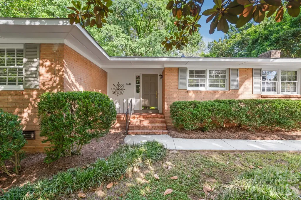 1612 Redcoat Drive Charlotte NC 28211