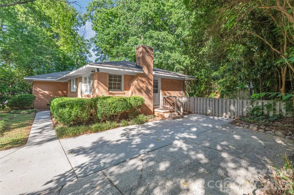 1612 Redcoat Drive Charlotte NC 28211