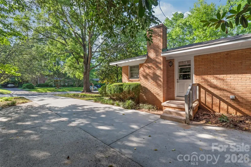 1612 Redcoat Drive Charlotte NC 28211