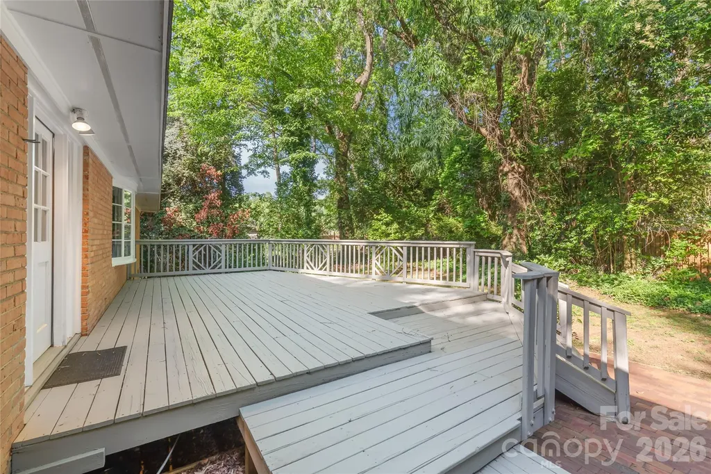 1612 Redcoat Drive Charlotte NC 28211