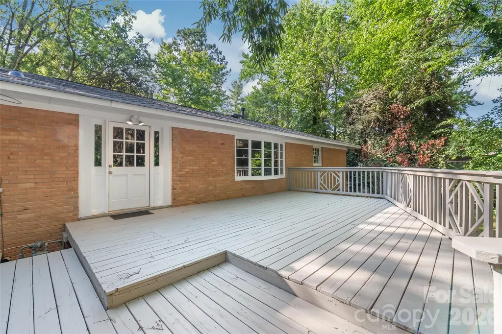 1612 Redcoat Drive Charlotte NC 28211