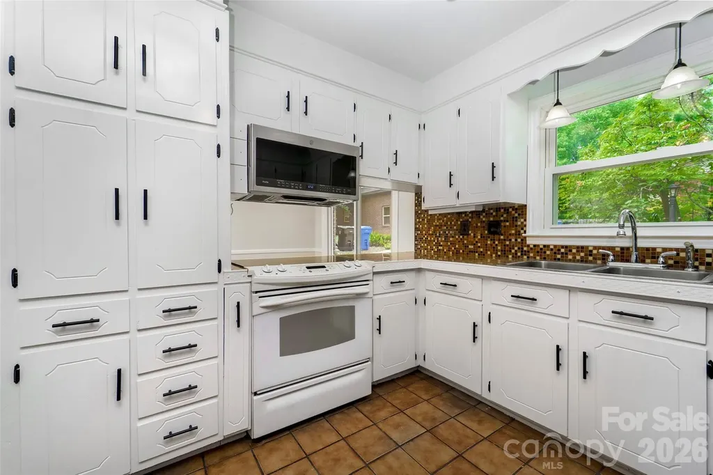1025 S Magnolia Street Mooresville NC 28115
