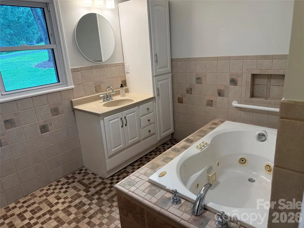 32 Mayfair Drive Candler NC 28715