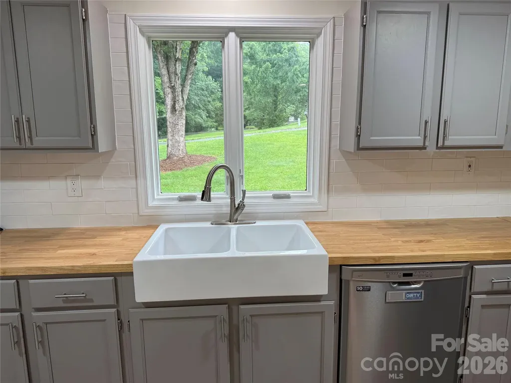 32 Mayfair Drive Candler NC 28715