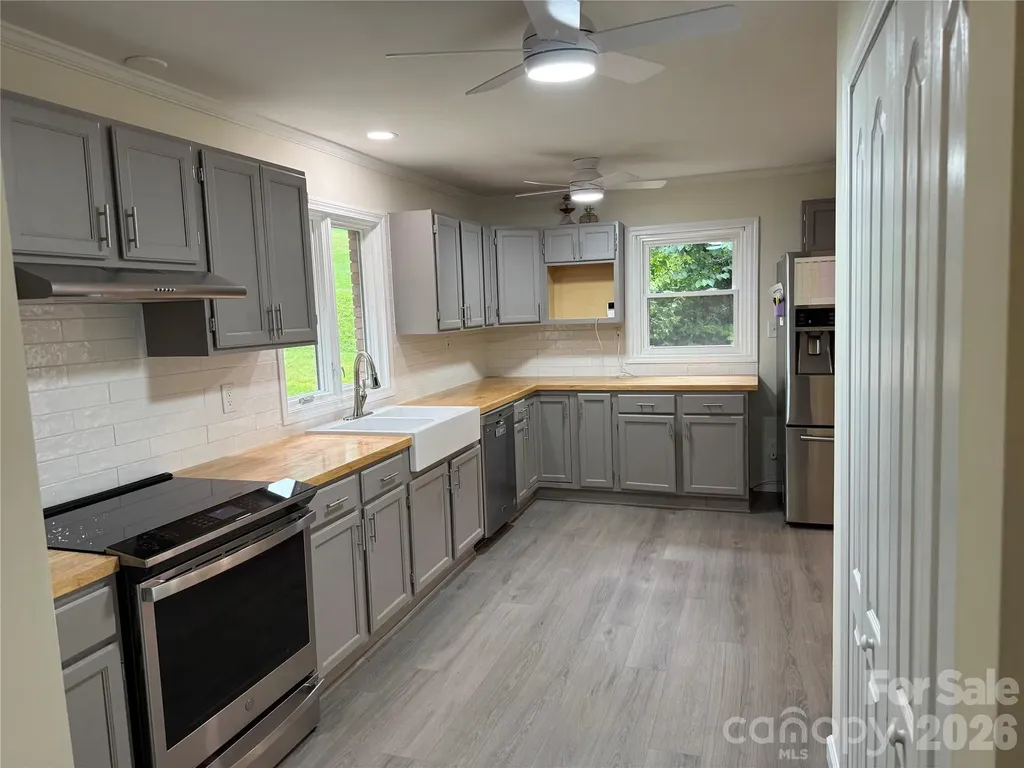 32 Mayfair Drive Candler NC 28715