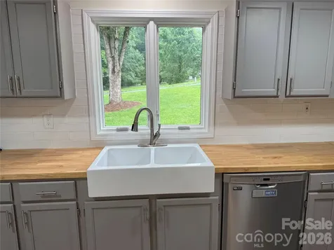 32 Mayfair Drive Candler NC 28715