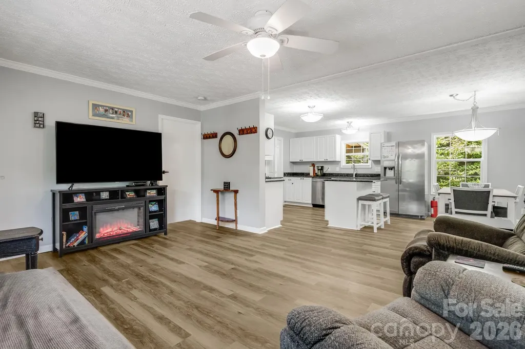 112 Reeves Road Leicester NC 28748