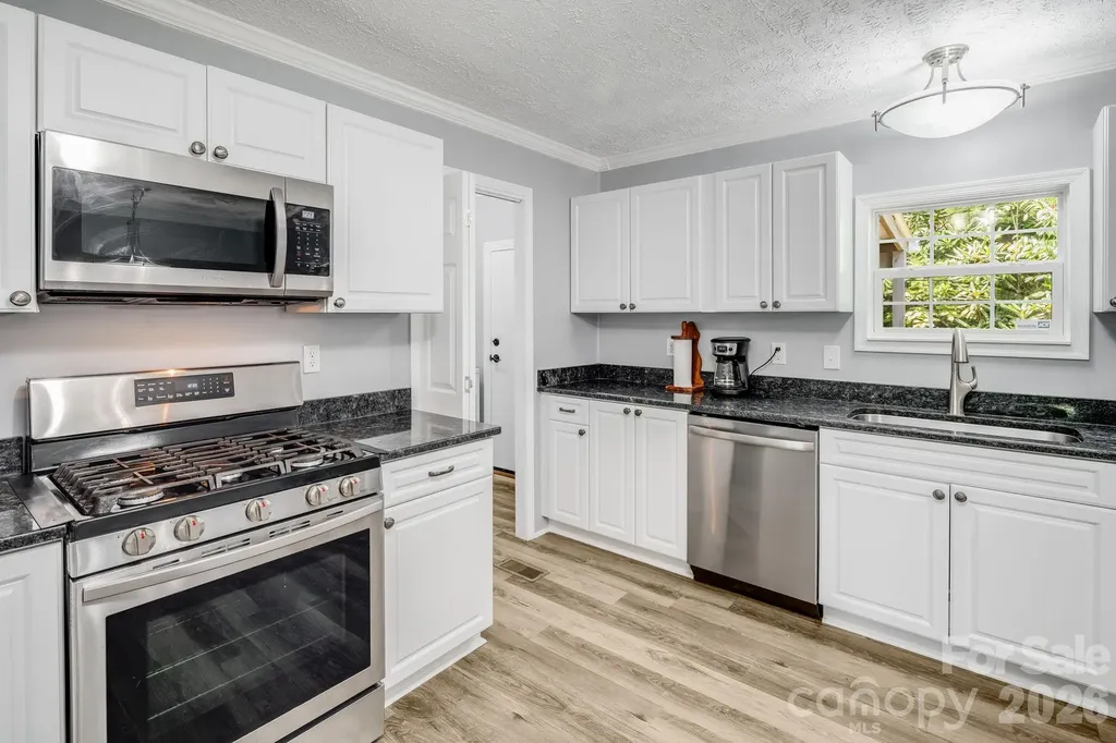 112 Reeves Road Leicester NC 28748
