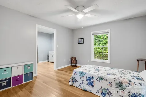 112 Reeves Road Leicester NC 28748