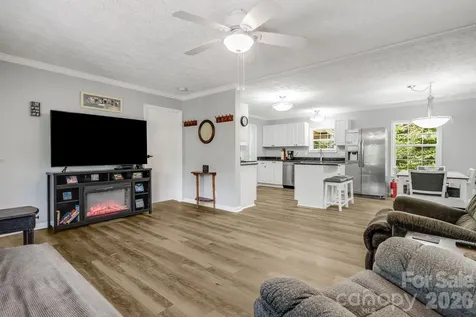 112 Reeves Road Leicester NC 28748