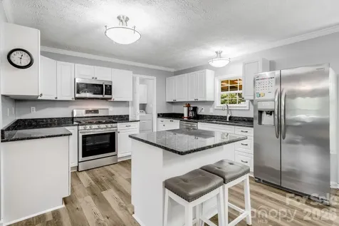 112 Reeves Road Leicester NC 28748
