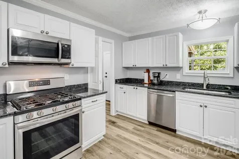 112 Reeves Road Leicester NC 28748