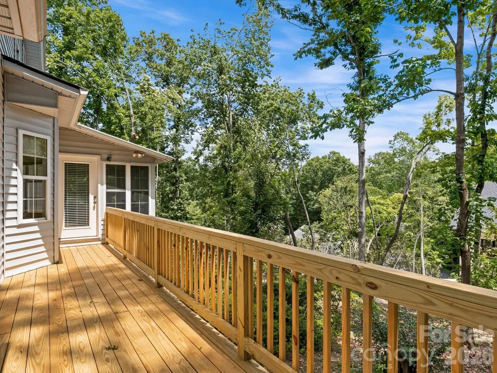 302 Shadecrest Lane Mills River NC 28759