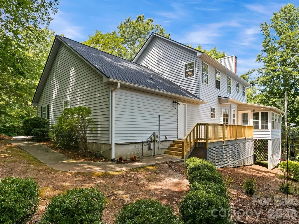 302 Shadecrest Lane Mills River NC 28759