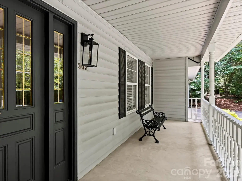 302 Shadecrest Lane Mills River NC 28759