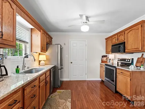 302 Shadecrest Lane Mills River NC 28759
