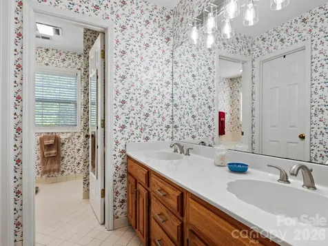 302 Shadecrest Lane Mills River NC 28759