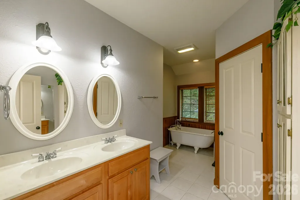 222 Creekside Way Burnsville NC 28714