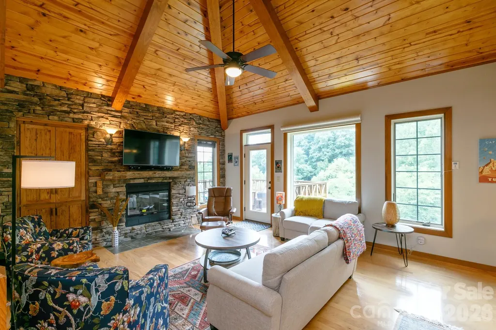 222 Creekside Way Burnsville NC 28714