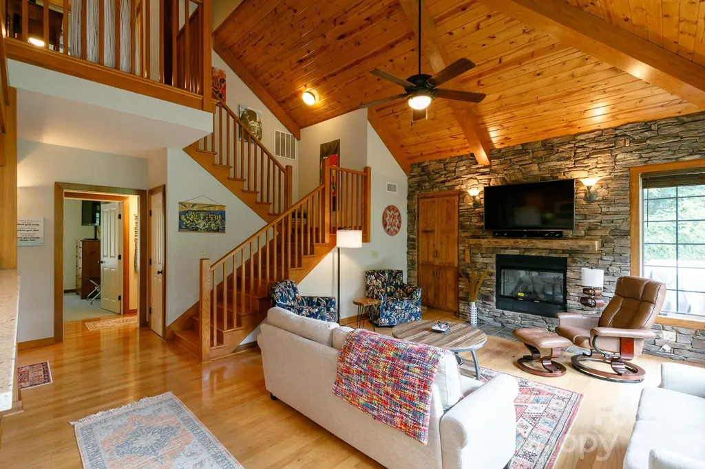 222 Creekside Way Burnsville NC 28714