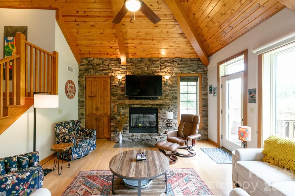 222 Creekside Way Burnsville NC 28714
