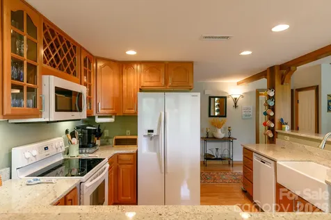 222 Creekside Way Burnsville NC 28714