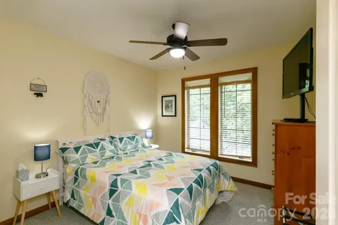 222 Creekside Way Burnsville NC 28714