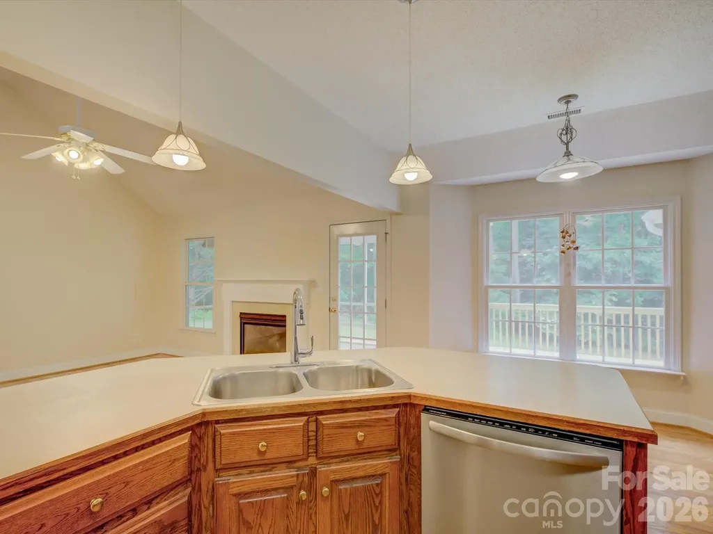 1527 Lavington Court Gastonia NC 28056