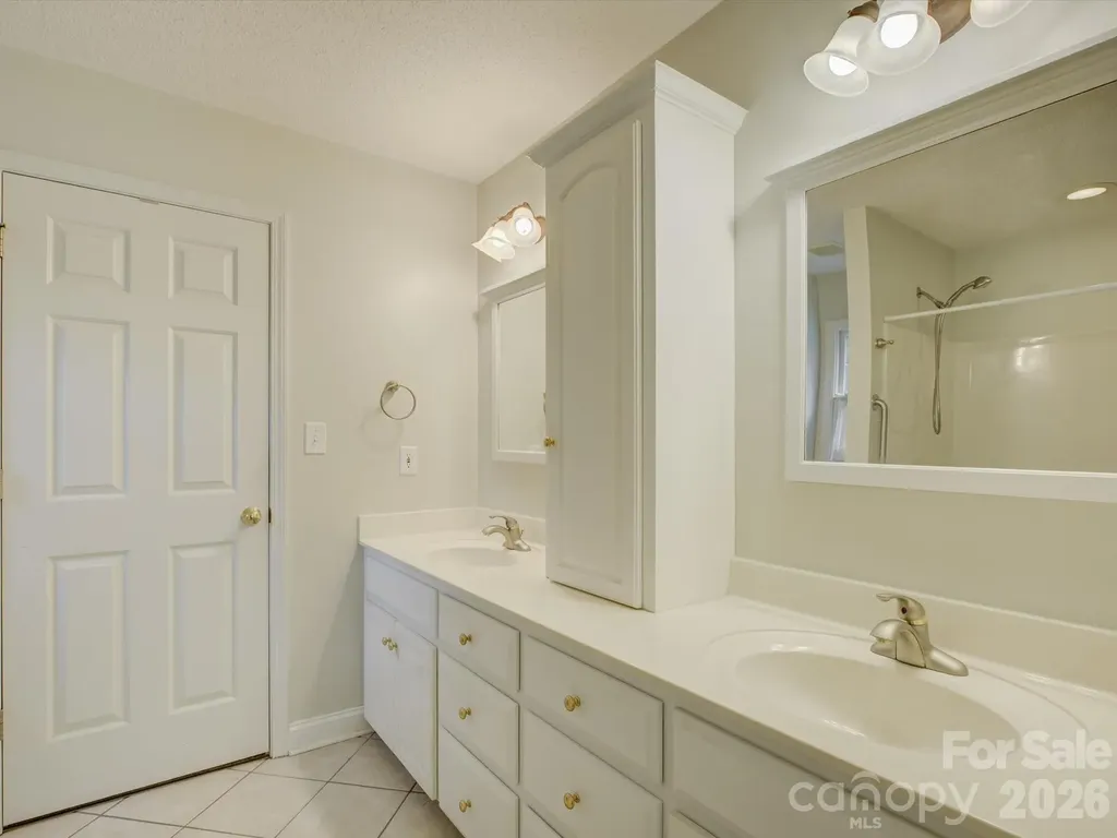 1527 Lavington Court Gastonia NC 28056