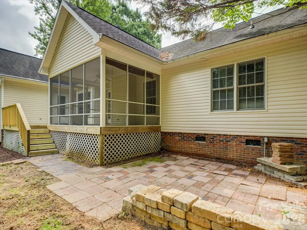 1527 Lavington Court Gastonia NC 28056
