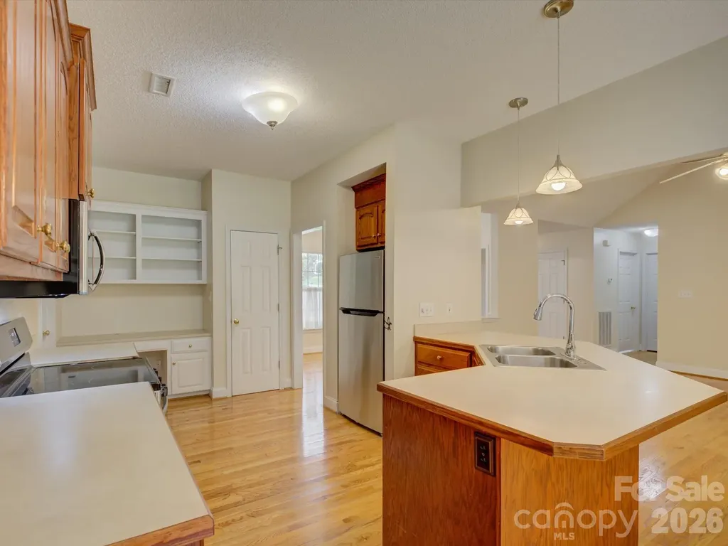 1527 Lavington Court Gastonia NC 28056