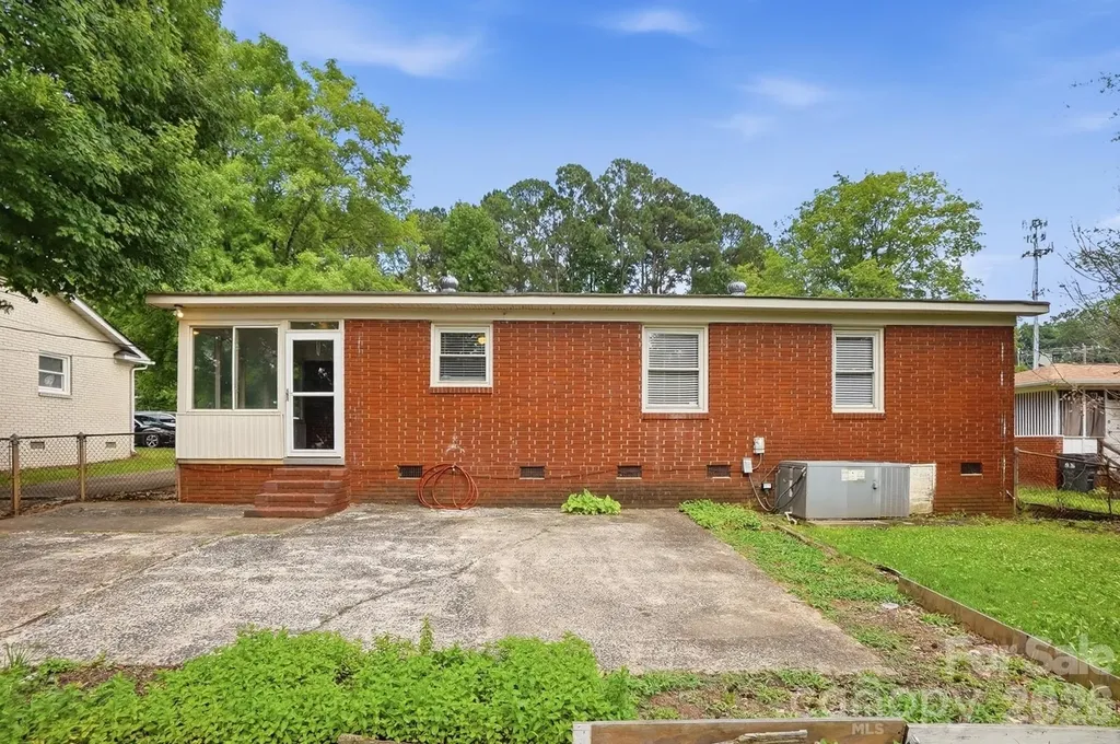 2032 Eastway Drive Charlotte NC 28205