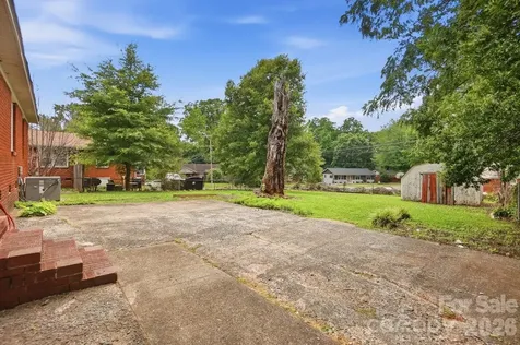 2032 Eastway Drive Charlotte NC 28205