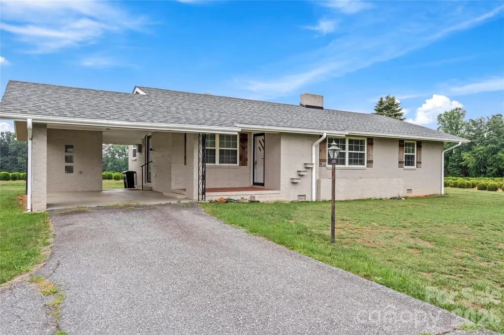 114 Shiloh Farm Trail State Road NC 28676