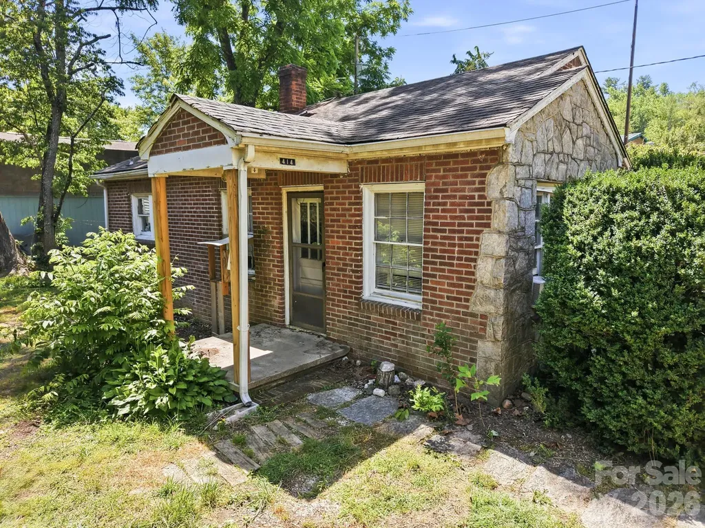 414 S Whitted Street Hendersonville NC 28739