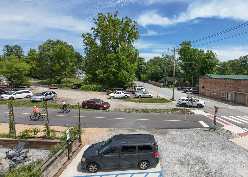 414 S Whitted Street Hendersonville NC 28739