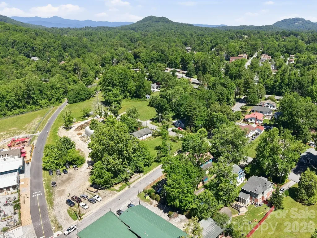 414 S Whitted Street Hendersonville NC 28739