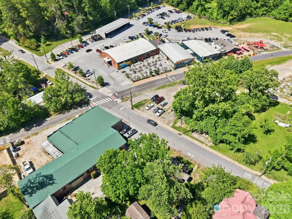 414 S Whitted Street Hendersonville NC 28739