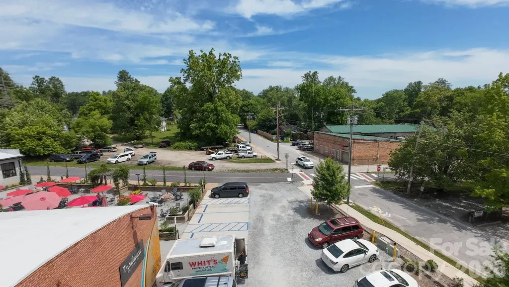 414 S Whitted Street Hendersonville NC 28739