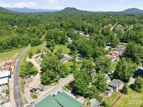 414 S Whitted Street Hendersonville NC 28739