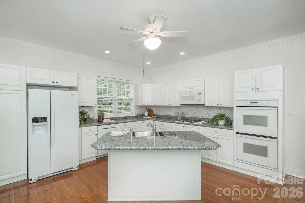 719 Deerlake Road Brevard NC 28712